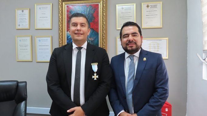 Asamblea del Valle, condecoró al abogado penalista Juan C. Valencia González asamblea-del-valle-condecoro-al-abogado-penalista-juan-c-valencia-gonzalez-01