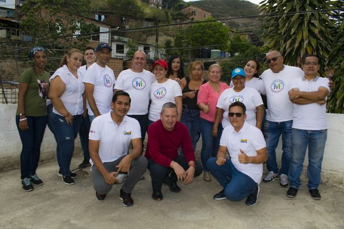 Con una brigada social, la Fundación Valle Sin Límites celebró el Amor y la Amistad a los habitantes de altos de Normandía, sector Las Minas. con-una-brigada-social-la-fundacion-valle-sin-limites-celebro-el-amor-y-la-amistad-a-los-habitantes-de-altos-de-normandia-sector-las-minas-01