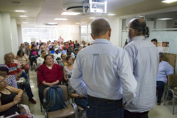 Desde EMCALI E.I.C.E E.S.P, se construye EMPRESA SOCIAL, a través de la ESCUELA DE FORMACIÓN DE USUARIOS EN SERVICIOS PÚBLICOS DOMICILIARIOS formando-nuevos-ciudadanos-en-competencias-y-conocimientos-para-la-defensa-de-sus-derechos-04