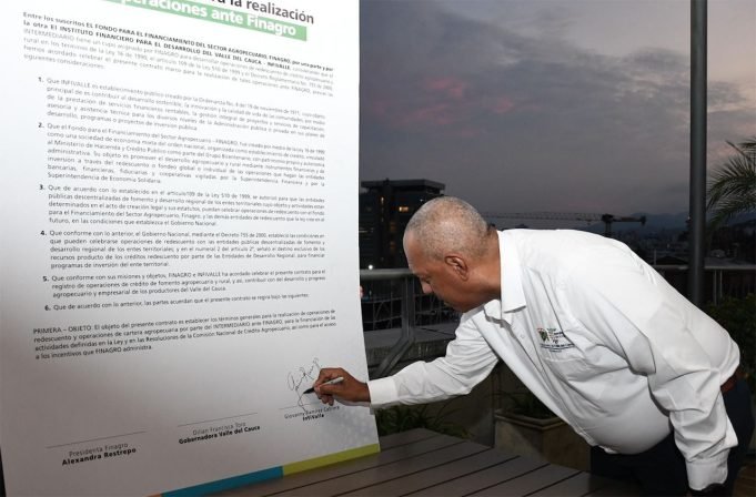 Gobernación del Valle, Infivalle y Finagro firman convenio de redescuento por 45.000 millones pesos. 45000-millones-para-el-desarrollo-del-agro-vallecaucano-gobernacion-del-valle-infivalle-y-finag-firman-convenio-de-redescuento-01