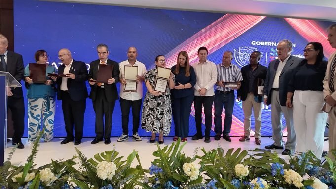 Alcaldía de Pradera recibió reconocimiento por ser cliente Premium con Infivalle alcaldia-de-pradera-recibio-reconocimiento-por-ser-cliente-premium-con-infivalle-04