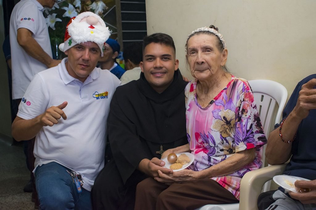 la-fundacion-social-mi-gente-celebro-la-navidad-desde-el-hogar-geriatrico-casa-de-san-jose-03