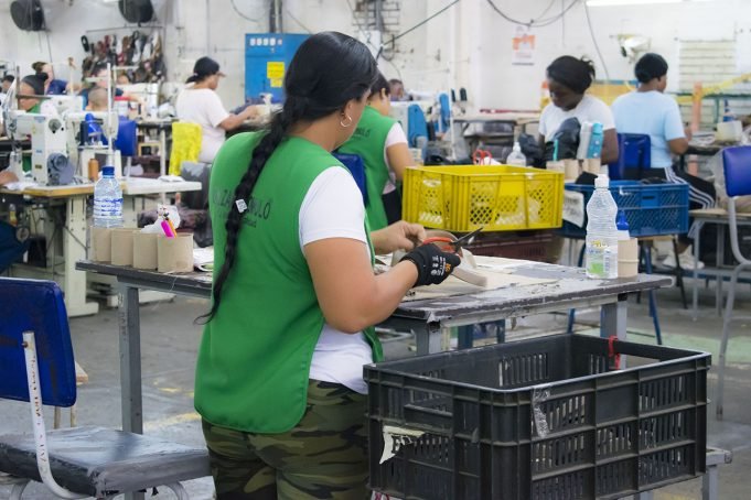 Calzado Rómulo impulsa proyecto de resocialización para personas privadas de la libertad calzado-rmulo-impulsa-proyecto-de-resocializacion-para-personas-privadas-de-la-libertad-02