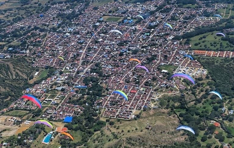 roldanillo-abre-sus-cielos-al-open-parapente-2025-01