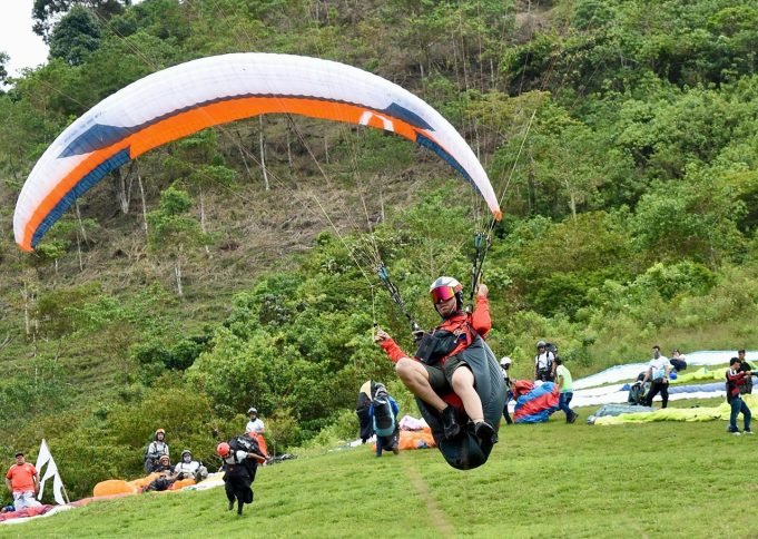 Roldanillo abre sus cielos al Open Parapente 2025 roldanillo-abre-sus-cielos-al-open-parapente-2025-03