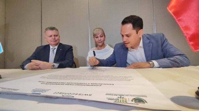 Gobernación del Valle firma alianza con cooperación Suiza para fortalecer VALLEmplea. gobernacion-del-valle-firma-alianza-con-cooperacion-suiza-para-fortalecer-valleemplea-03