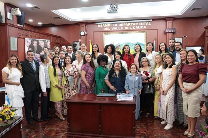 Asamblea del Valle conmemoró el Día Internacional de la Mujer con un homenaje a lideresas del departamento. asamblea-del-valle-conmemoro-el-dia-internacional-de-la-mujer-con-un-homenaje-a-lideresas-del-departamento-01
