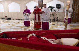 Así avanza el funeral del Papa Francisco en la Capilla de la Casa Santa Marta en la Ciudad del Vaticano. asi-avanza-el-funeral-del-papa-francisco-en-la-capilla-de-la-casa-santa-marta-en-la-ciudad-del-vaticano-01