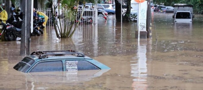 Fuertes Lluvias Causan Inundaciones en Cali: EMCALI Despliega Operativos. fuertes-lluvias-causan-inundaciones-en-cali-emcali-despliega-operativos-03