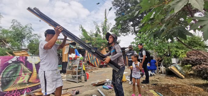 Jóvenes de Puerto Resistencia aceptan el desmonte de sus casetas. jovenes-de-puerto-resistencia-aceptan-el-desmonte-de-sus-casetas-01