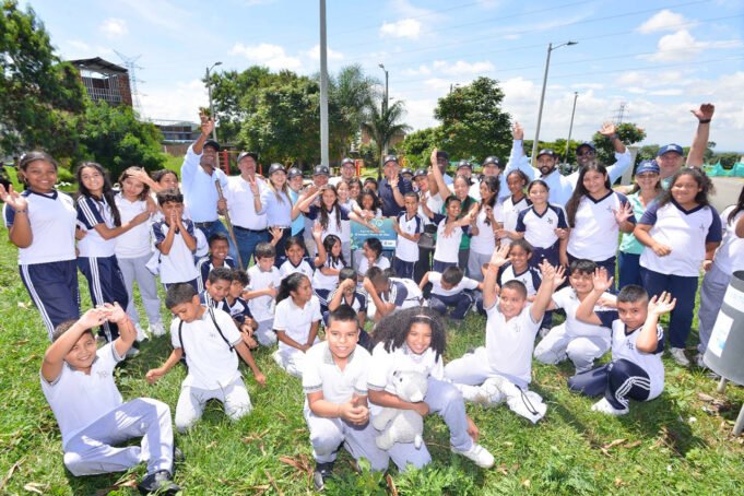 Jornada ambiental liderada por la CVC fue un rotundo éxito. jornada-ambiental-liderada-por-la-cvc-fue-un-rotundo-exito-02