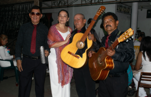 En la Sucursal del Cielo… ¡está Zulma, la voz que encanta y su trio musical! en-la-sucursal-del-cielo-esta-zulma-la-voz-que-encanta-y-su-trio-musical-02