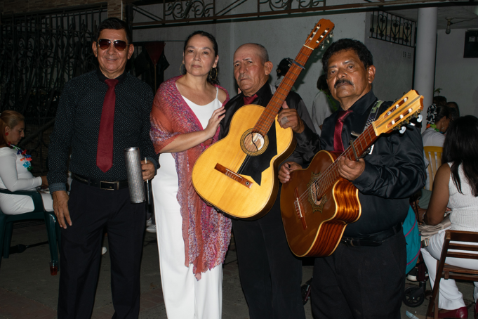 En la Sucursal del Cielo… ¡está Zulma, la voz que encanta y su trio musical! en-la-sucursal-del-cielo-esta-zulma-la-voz-que-encanta-y-su-trio-musical-02