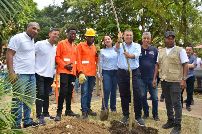 La CVC sembrará 8.700 nuevos árboles en diferentes comunas de Cali. la-cvc-sembrara-8700-nuevos-arboles-en-diferentes-comunas-de-cali-04