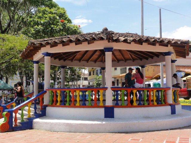concejal-rolando-rodriguez-destaca-avances-y-retos-en-ansermanuevo-01