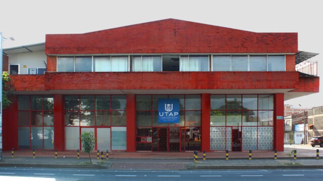 concejal-luis-fernando-salazar-participo-en-panel-academico-de-scientia-2025-en-la-utap-04