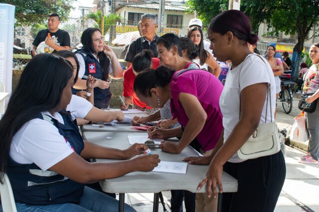 salud-y-bienestar-llegaron-a-la-comuna-16-de-cali-en-una-gran-jornada-comunitaria-02 salud-y-bienestar-llegaron-a-la-comuna-16-de-cali-en-una-gran-jornada-comunitaria-02