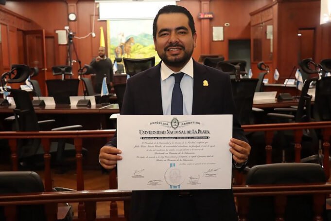 La Asamblea del Valle ya tiene su doctor la-asamblea-del-valle-ya-tiene-su-doctor-01