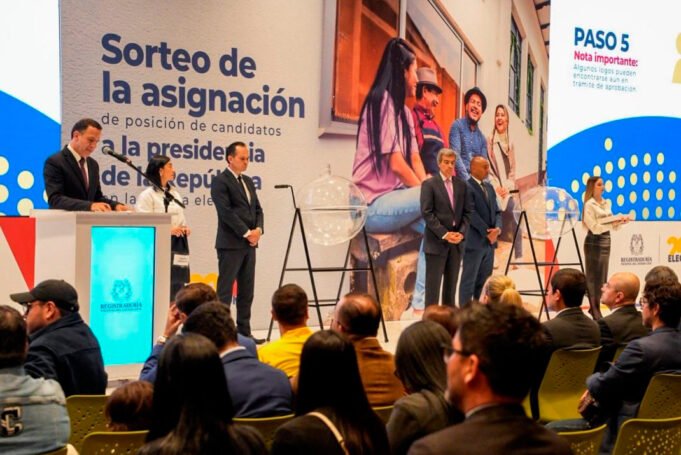 Así quedó el tarjetón para la primera vuelta presidencial en Colombia asi-quedo-el-tarjeton-para-la-primera-vuelta-presidencial-en-colombia-01