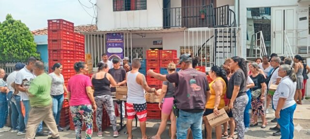 la-fundacion-social-mi-gente-realizo-el-mercado-solidario-en-el-comedor-bendicion-divina-01