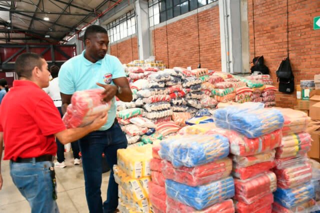 infivalle-se-suma-con-mas-de-10-toneladas-de-viveres-a-la-campana-el-Valle-lo-reconstruimos-juntos-03 infivalle-se-suma-con-mas-de-10-toneladas-de-viveres-a-la-campana-el-Valle-lo-reconstruimos-juntos-03