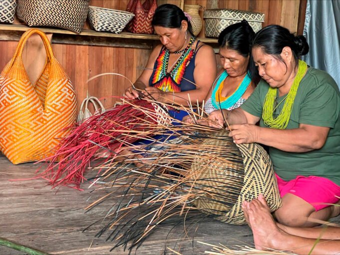 CVC impulsa la identidad comercial de las artesanas indígenas de Joaquincito, Buenaventura cvc-impulsa-la-identidad-comercial-de-las-artesanas-indigenas-de-joaquincito-buenaventura-03