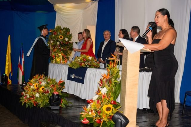 188-estudiantes-se-graduaron-en-la-octava-promocion-de-la-escuela-de-artes-y-oficios-ubeimar-delgado-en-cali-05